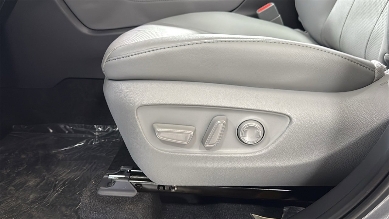 New 2026 Toyota Highlander Limited image 14