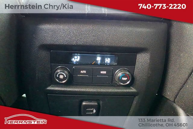 Used 2023 Chevrolet Traverse LT FWD image 25