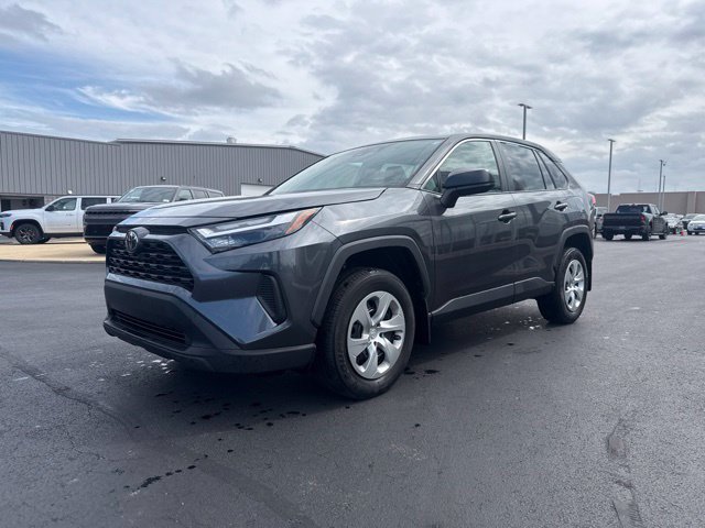 Used 2023 Toyota RAV4 LE AWD/4WD image 3