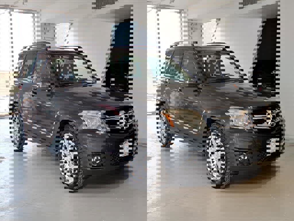 Used 2010 Mercedes-Benz GLK 350 4MATIC image 3