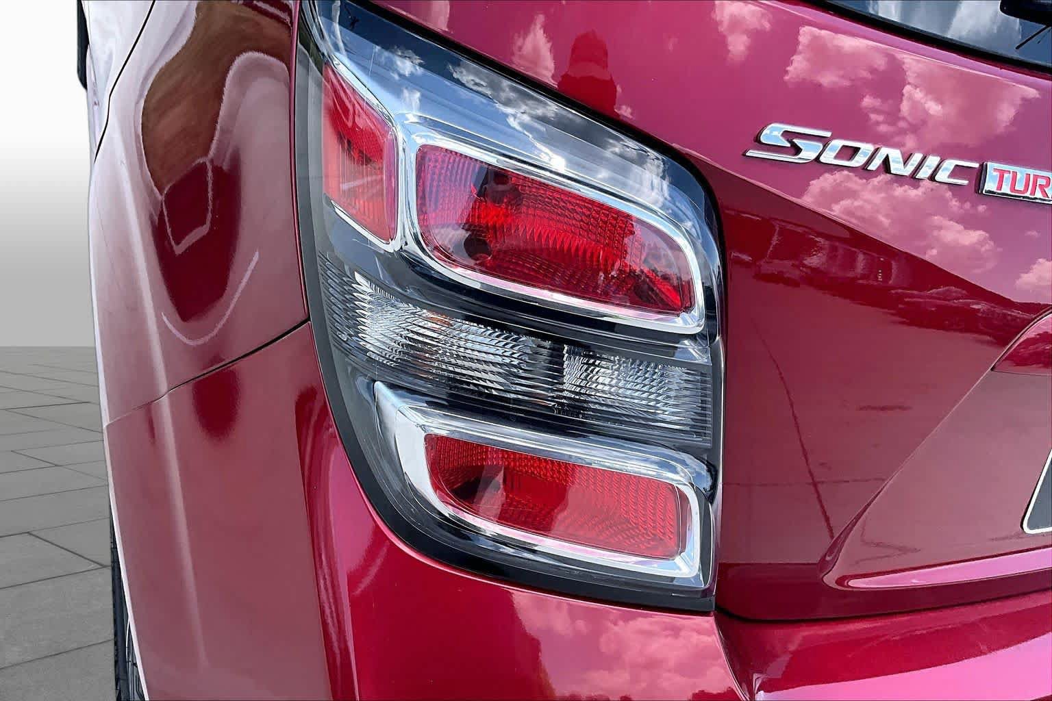 Used 2017 Chevrolet Sonic LT w/ Convenience Package FWD image 27