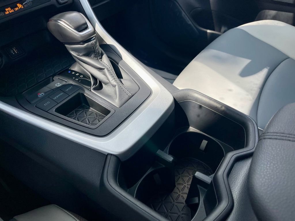 Used 2025 Toyota RAV4 XLE Premium image 15