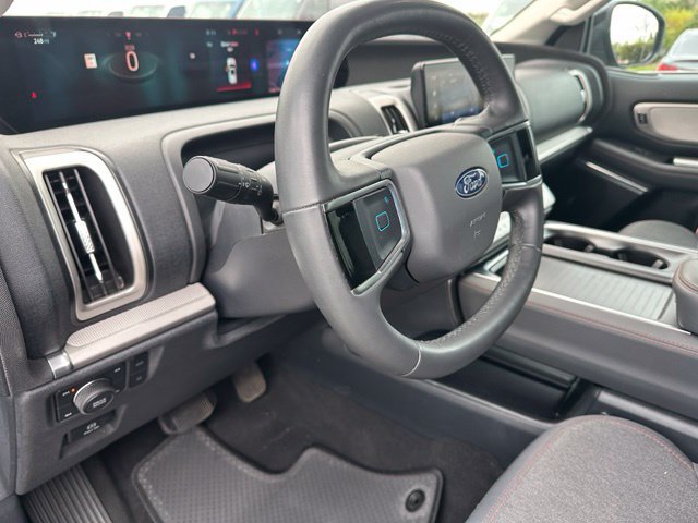 Used 2025 Ford Expedition Active AWD/4WD image 20