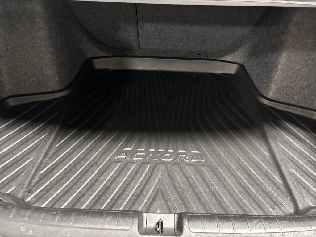 Used 2018 Honda Accord Hybrid image 11