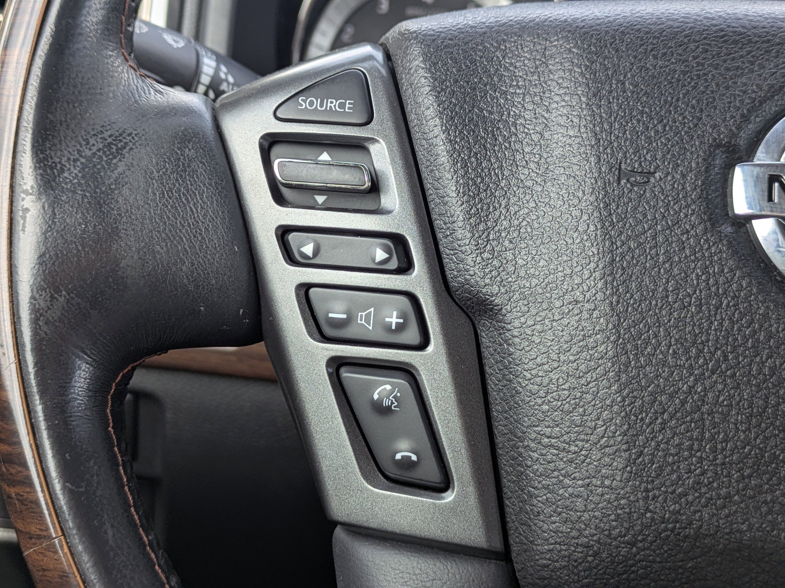 Used 2017 Nissan Titan Platinum Reserve image 28