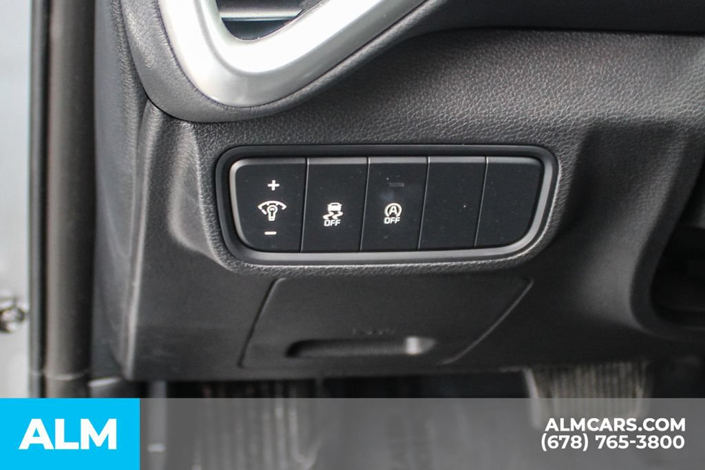 Used 2025 Kia Soul LX w/ LX Technology Package FWD image 30