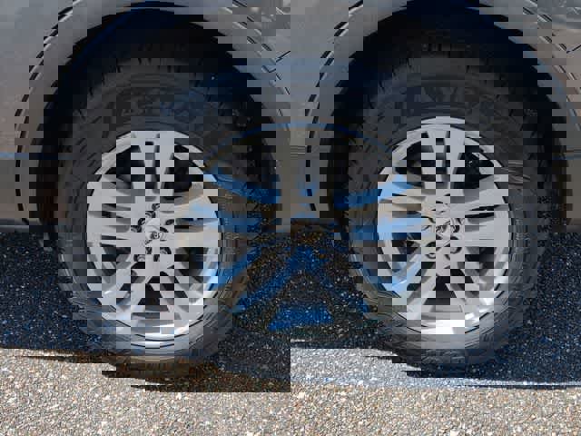 Used 2019 Ford Explorer XLT w/ Class III Trailer Tow Package FWD image 14