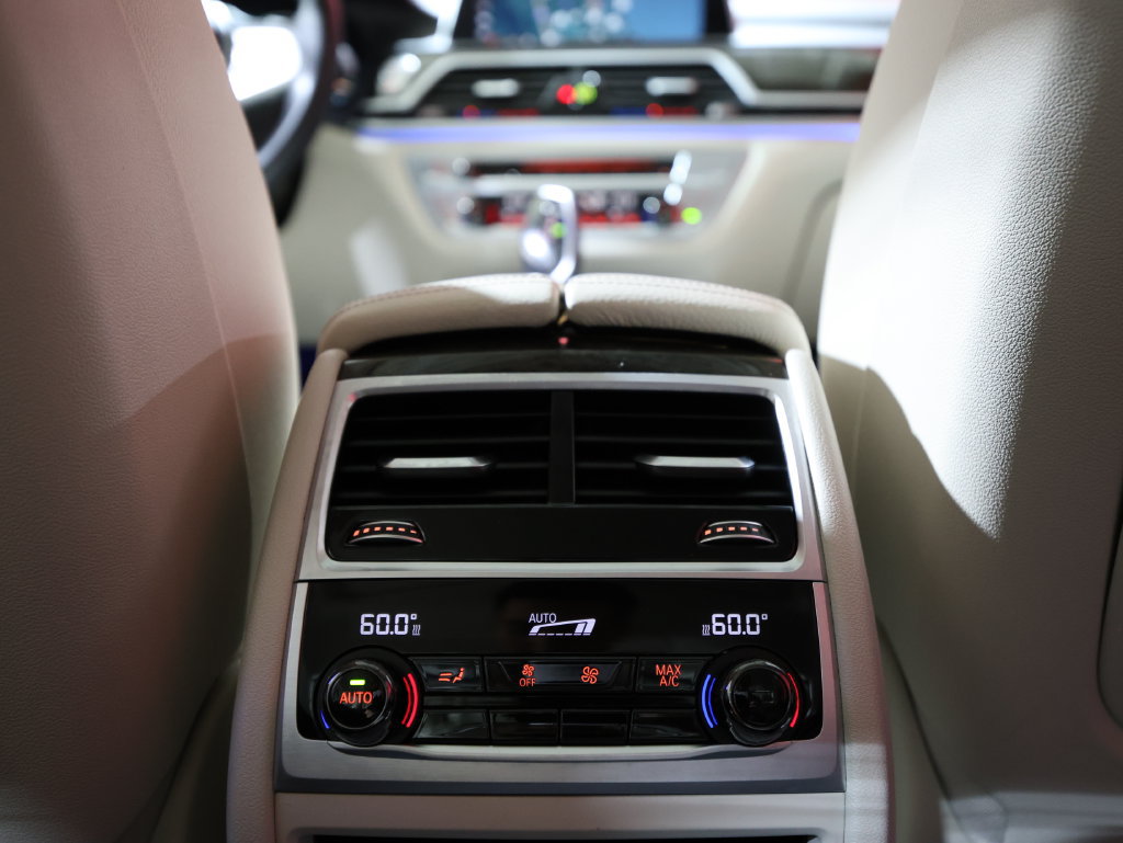Used 2018 BMW 740i RWD image 14