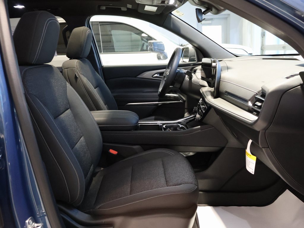 Used 2025 Chevrolet Traverse LT w/ Sun and Wheel Package image 39