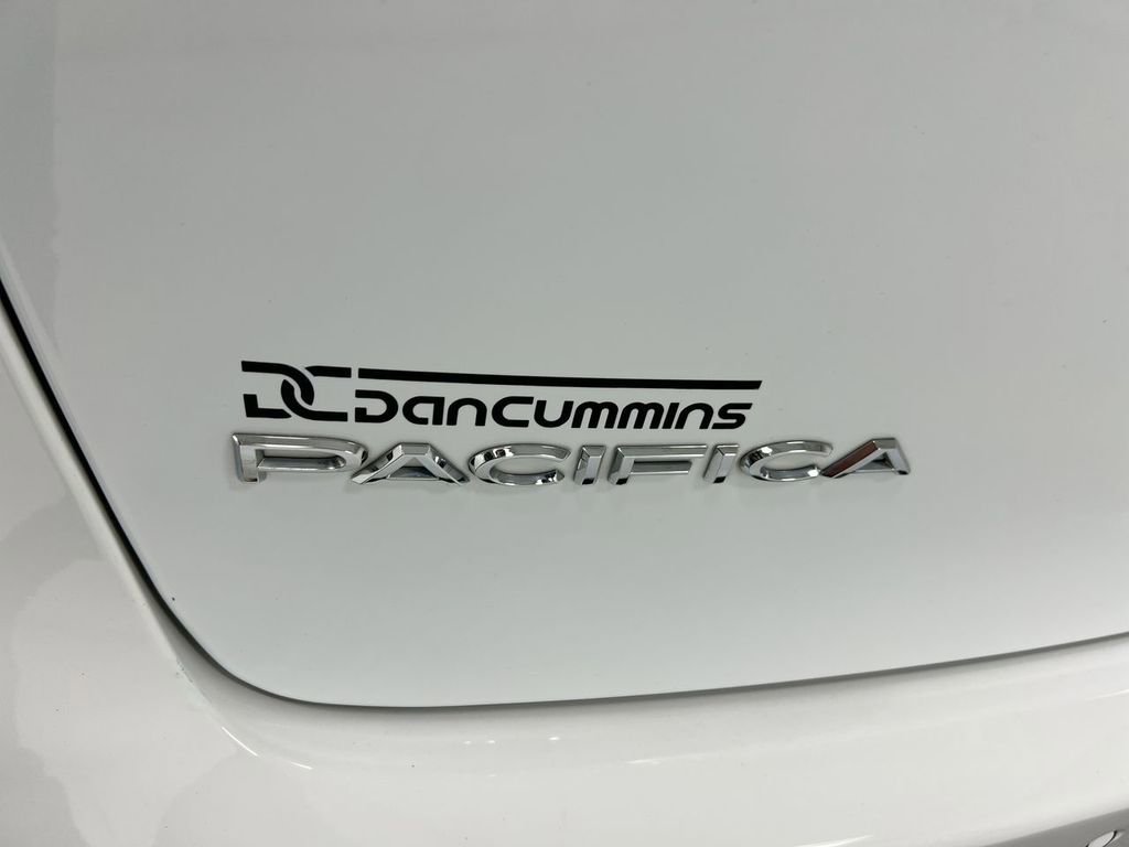 Used 2023 Chrysler Pacifica Limited FWD image 28