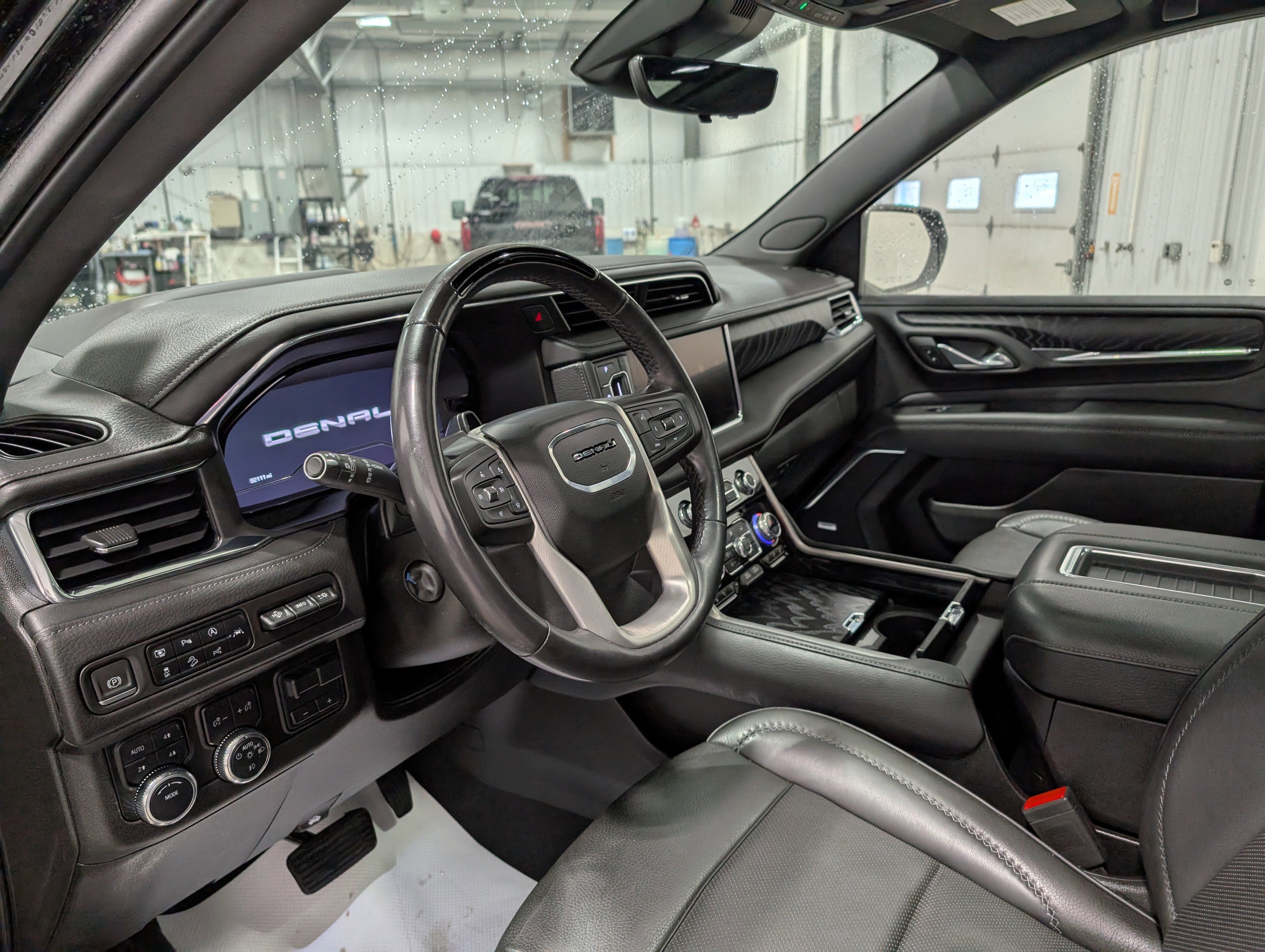 Used 2023 GMC Yukon XL Denali w/ Advanced Technology Package AWD/4WD image 17