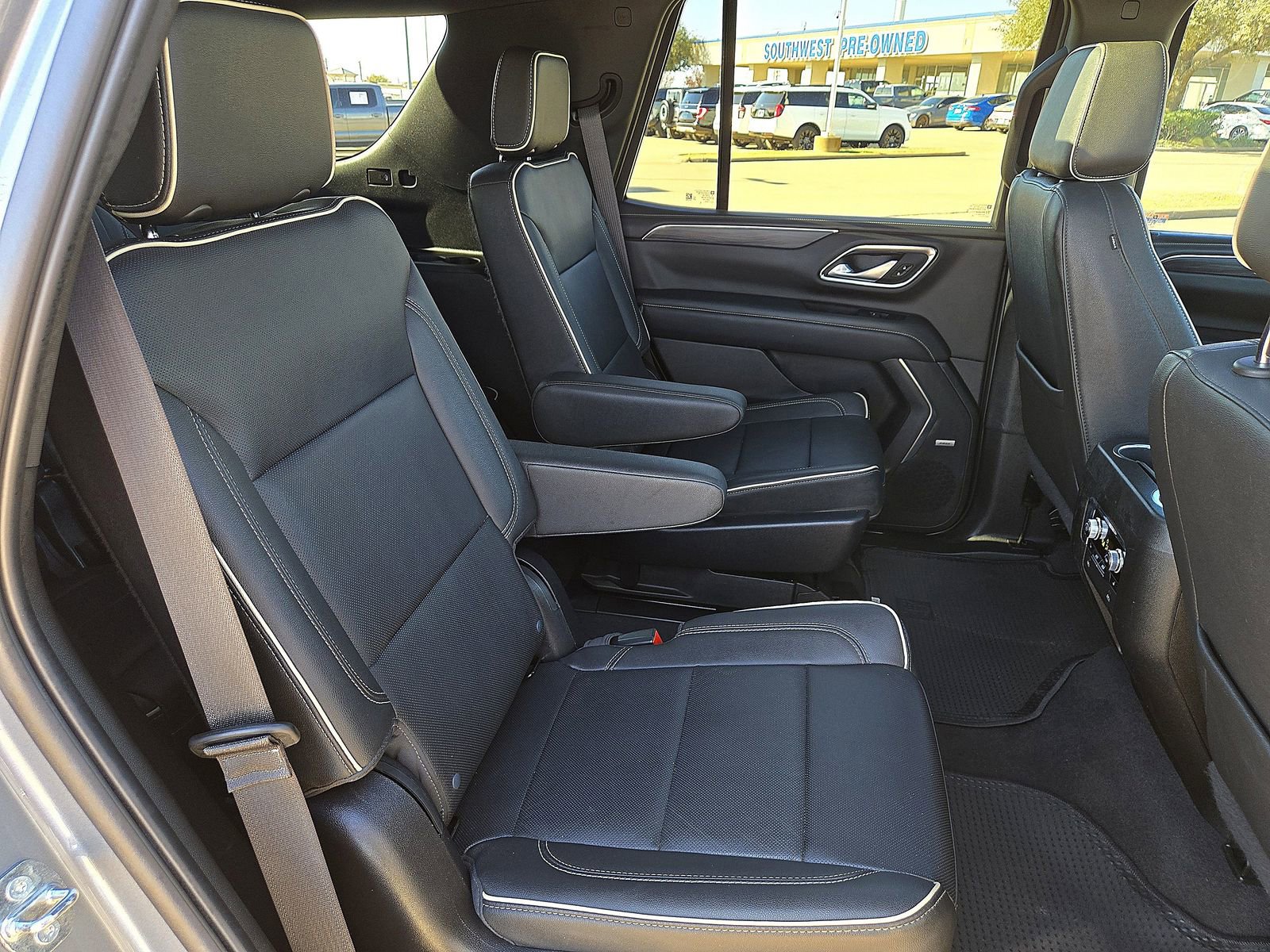 Used 2022 GMC Yukon SLT w/ SLT Luxury Package image 30