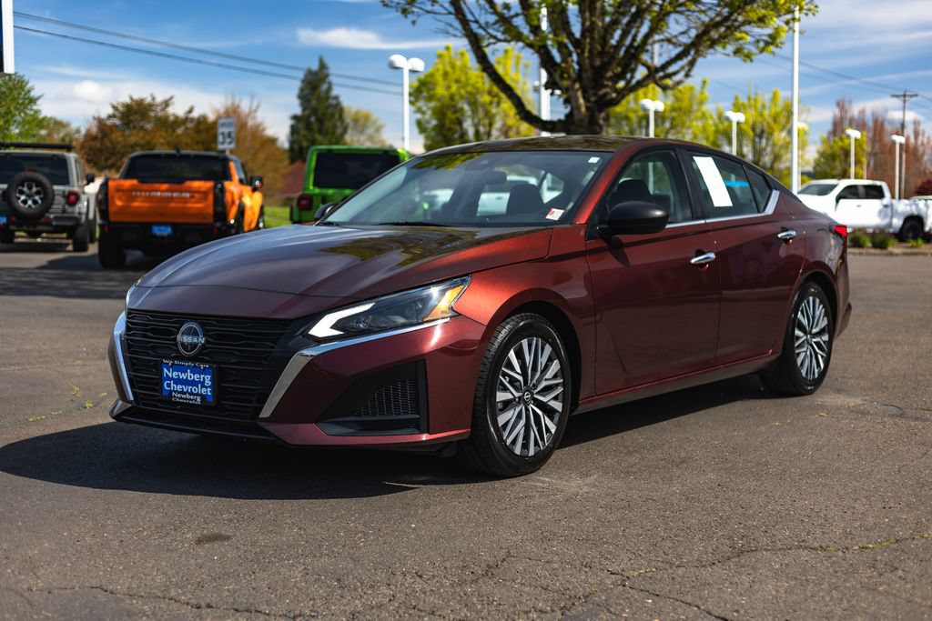 Used 2024 Nissan Altima 2.5 SV FWD image 6