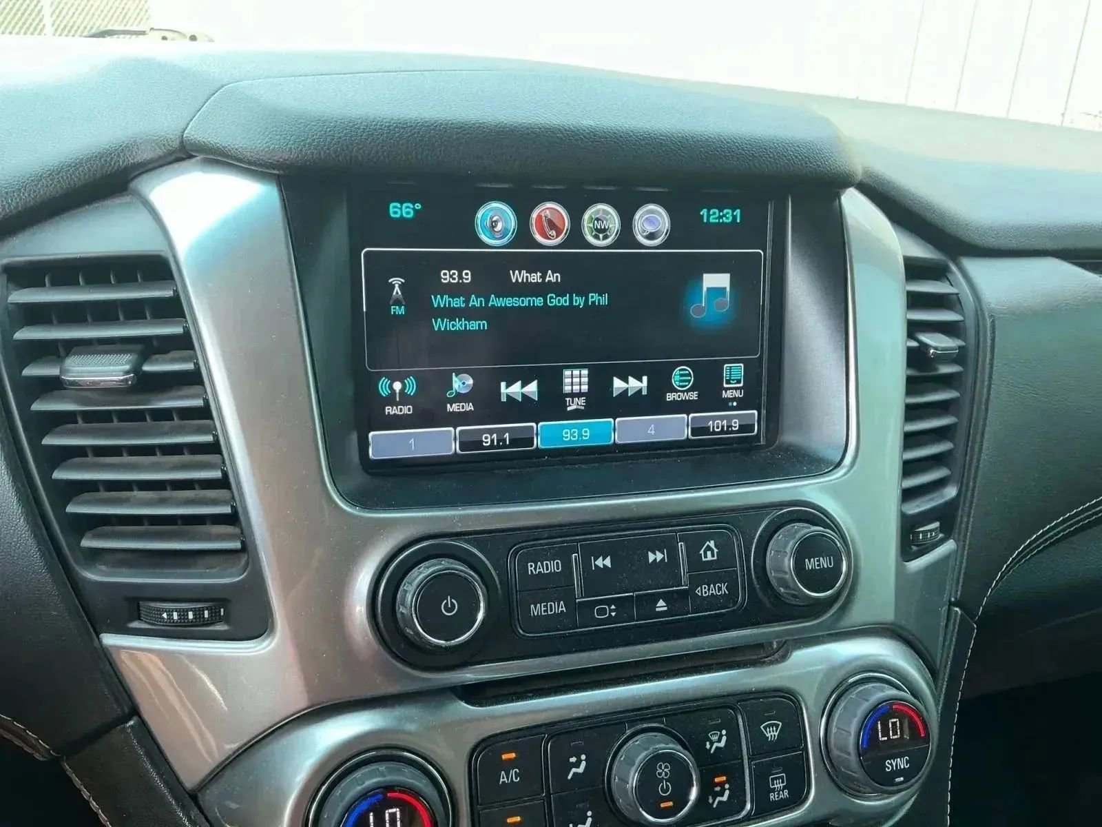 Used 2020 Chevrolet Suburban LT image 28