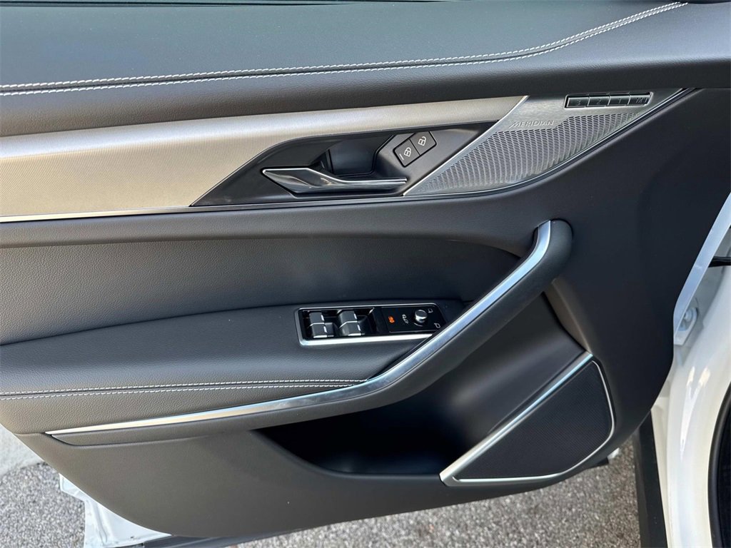 New 2026 Jaguar F-PACE R-Dynamic S image 17