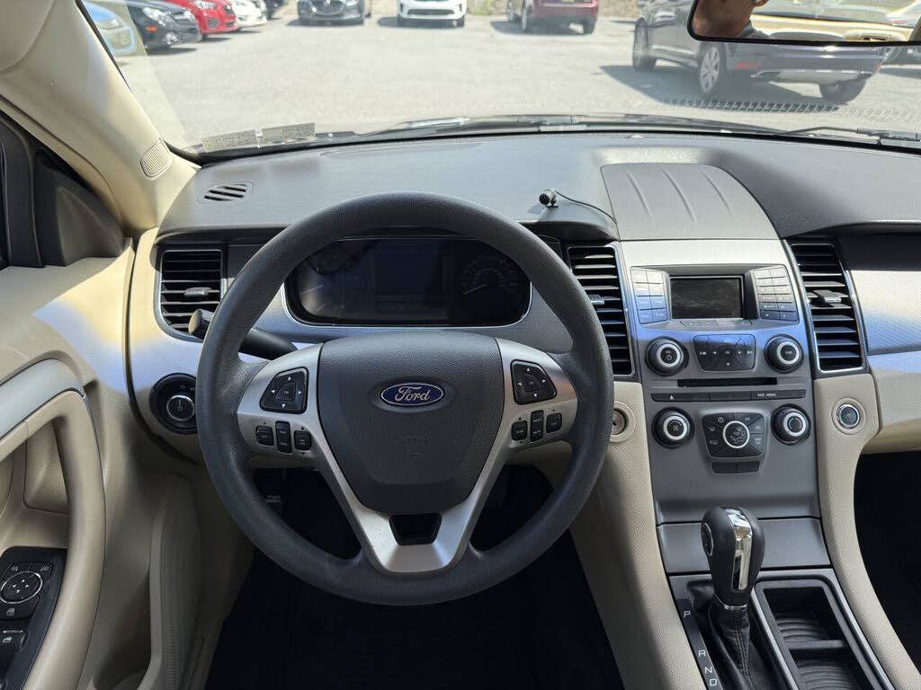 Used 2014 Ford Taurus SE FWD image 9