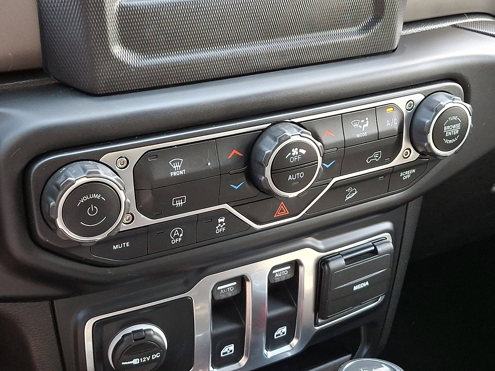Certified 2019 Jeep Wrangler Sport AWD/4WD image 15