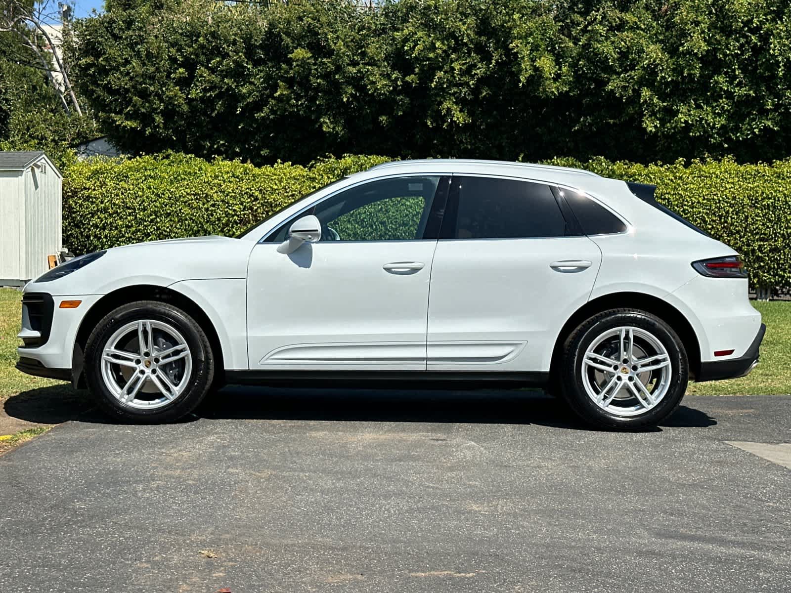 Certified 2026 Porsche Macan AWD/4WD image 2