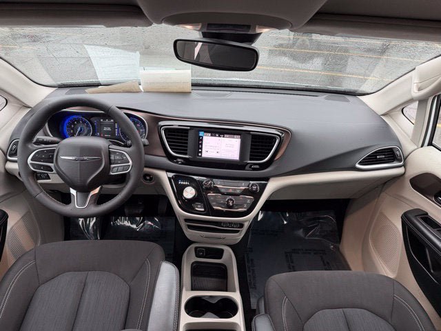 Certified 2023 Chrysler Voyager LX FWD image 10