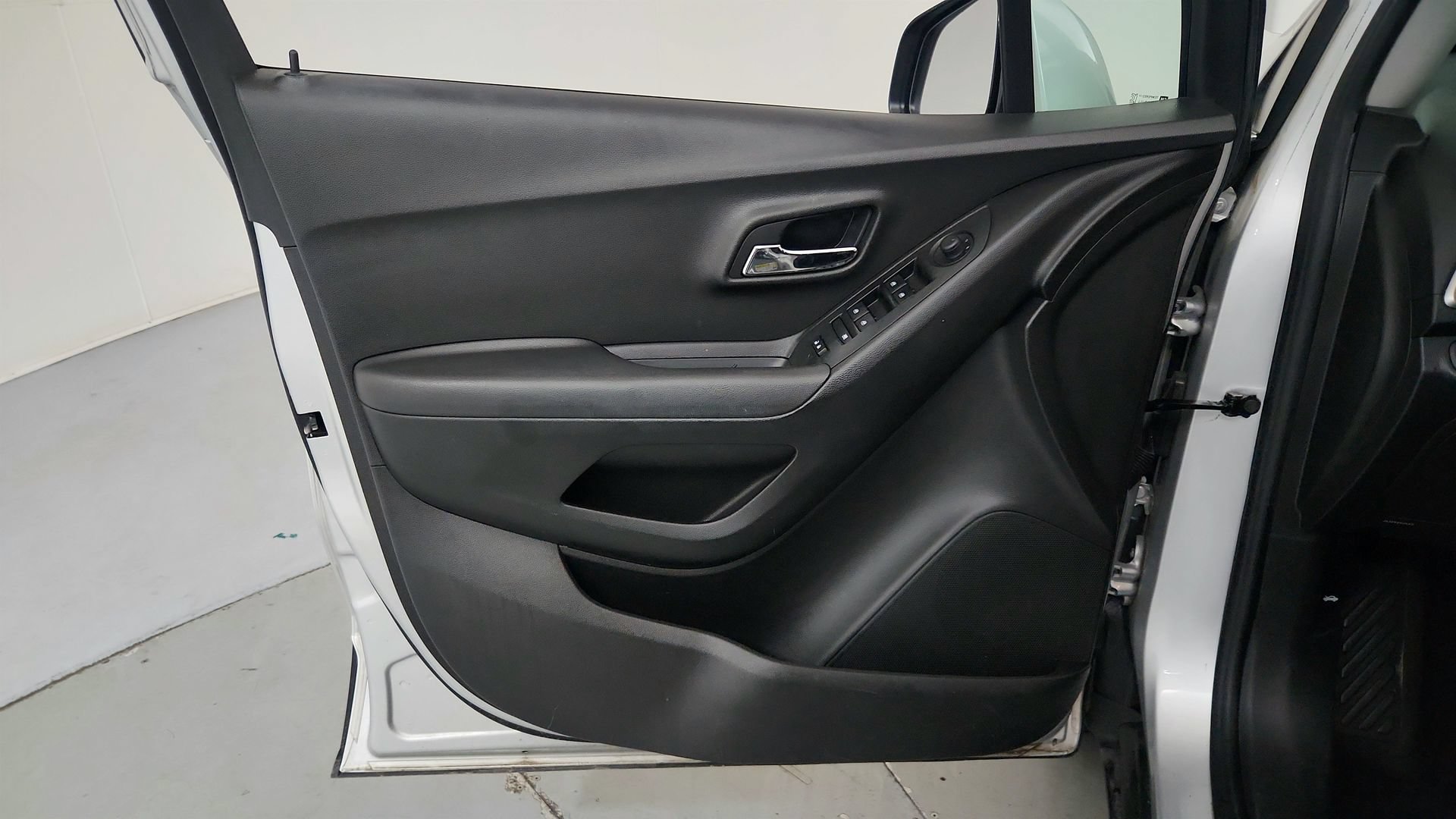 Certified 2019 Chevrolet Trax LT w/ LT Convenience Package AWD/4WD image 16