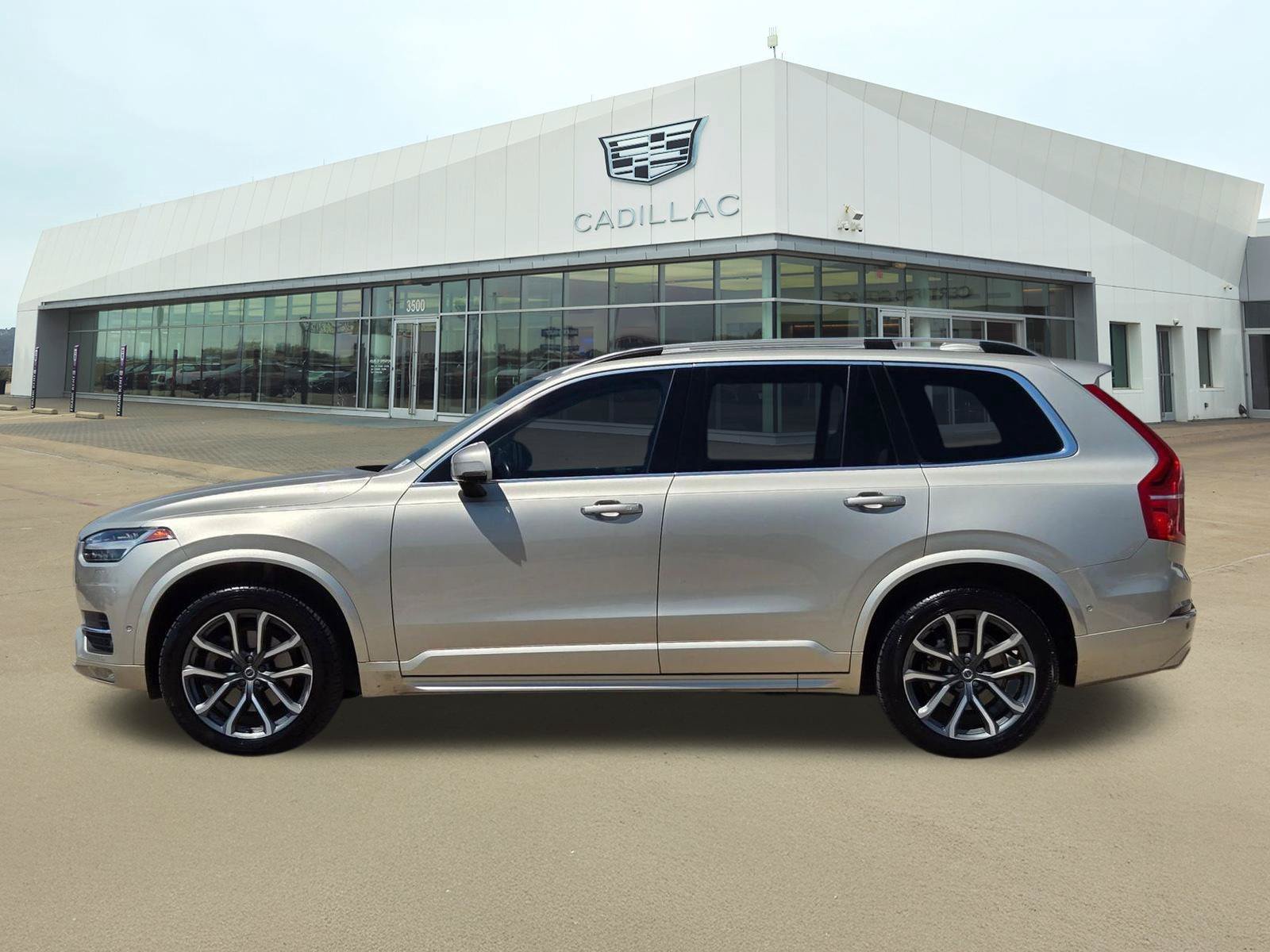 Used 2018 Volvo XC90 T6 Momentum w/ Convenience Package AWD/4WD image 3