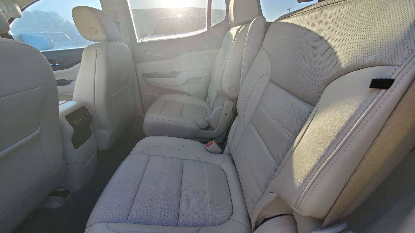 Used 2023 GMC Acadia Denali w/ Denali Technology Package AWD/4WD image 5