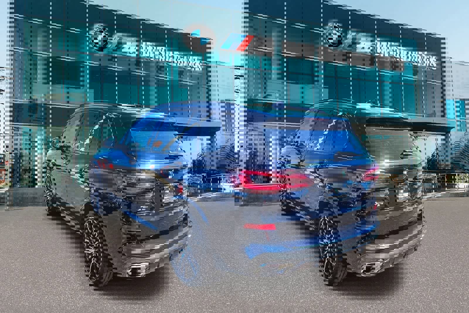 Used 2023 BMW X5 sDrive40i w/ M Sport Package image 6