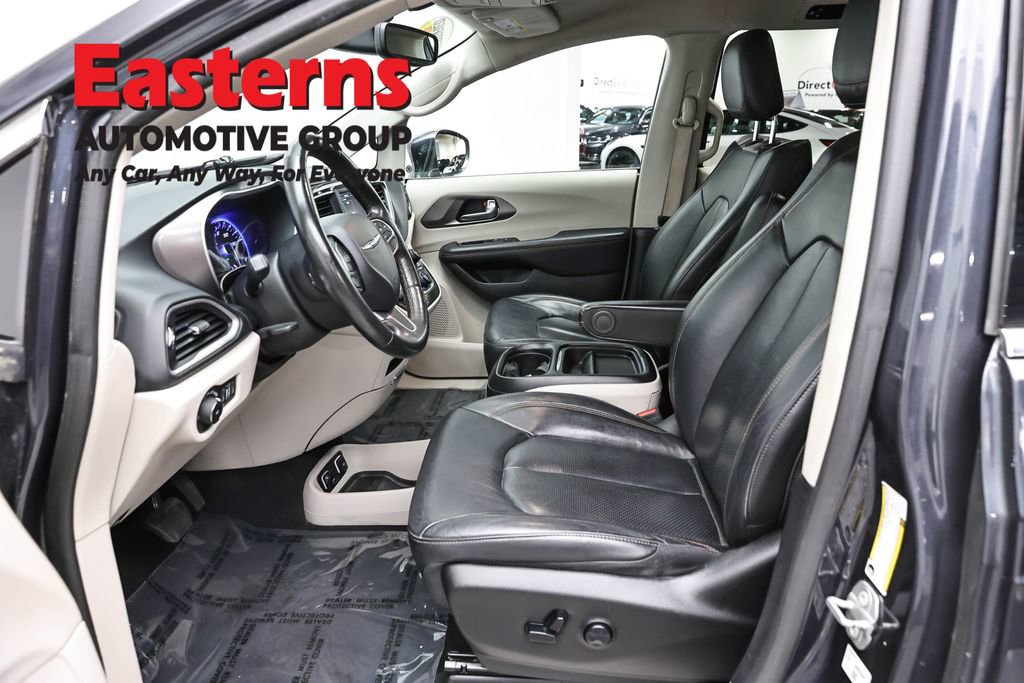 Used 2020 Chrysler Pacifica Touring-L FWD image 14