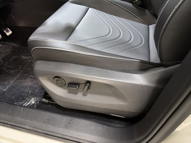 New 2026 Volkswagen Tiguan SE R-Line AWD/4WD image 17