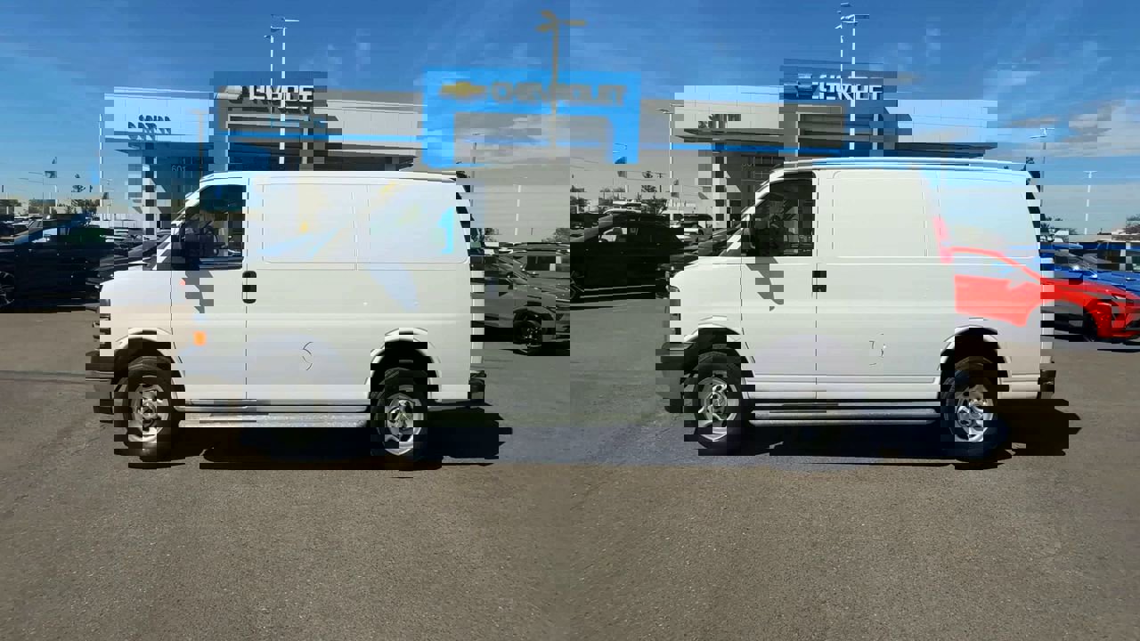 Used 2024 Chevrolet Express 2500 w/ Driver Convenience Package image 4