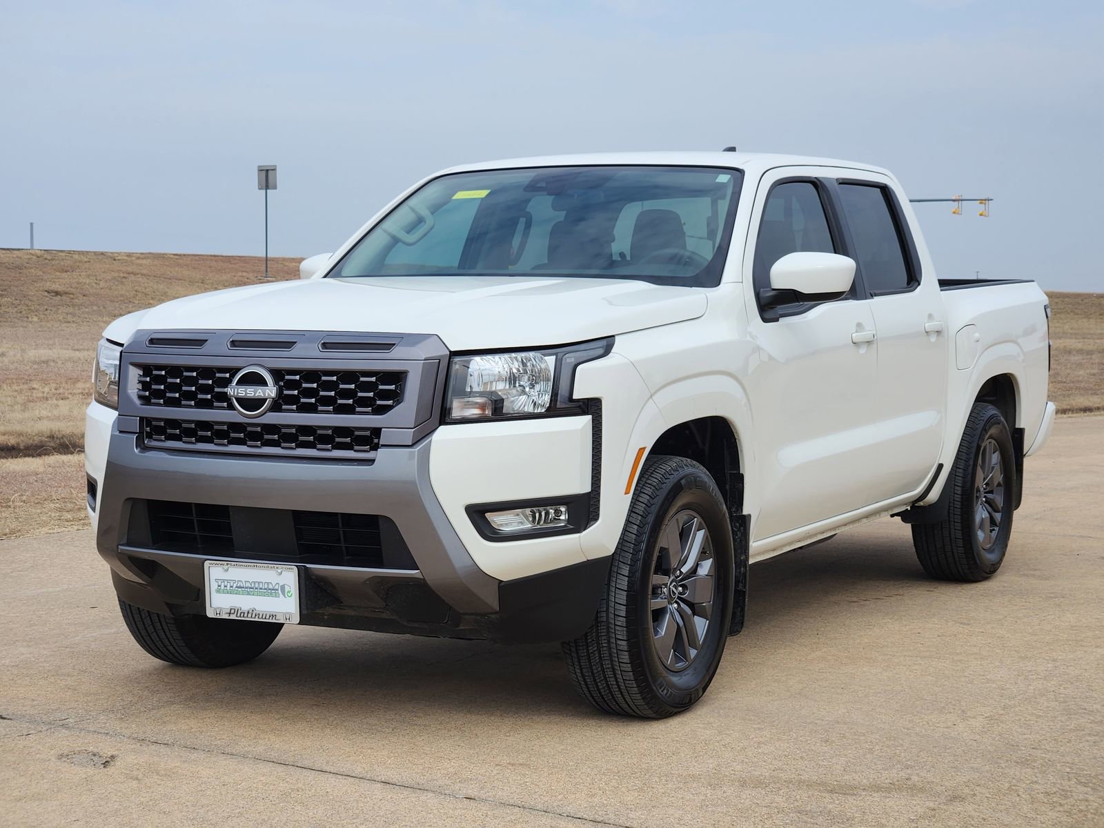 Used 2025 Nissan Frontier SV w/ SV Convenience Package image 2