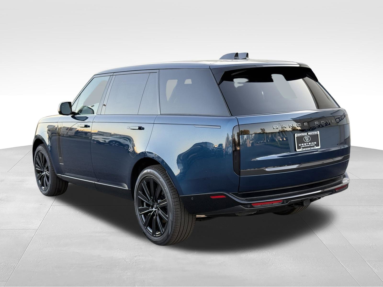 New 2027 Land Rover Range Rover Long Wheelbase SE AWD/4WD image 3