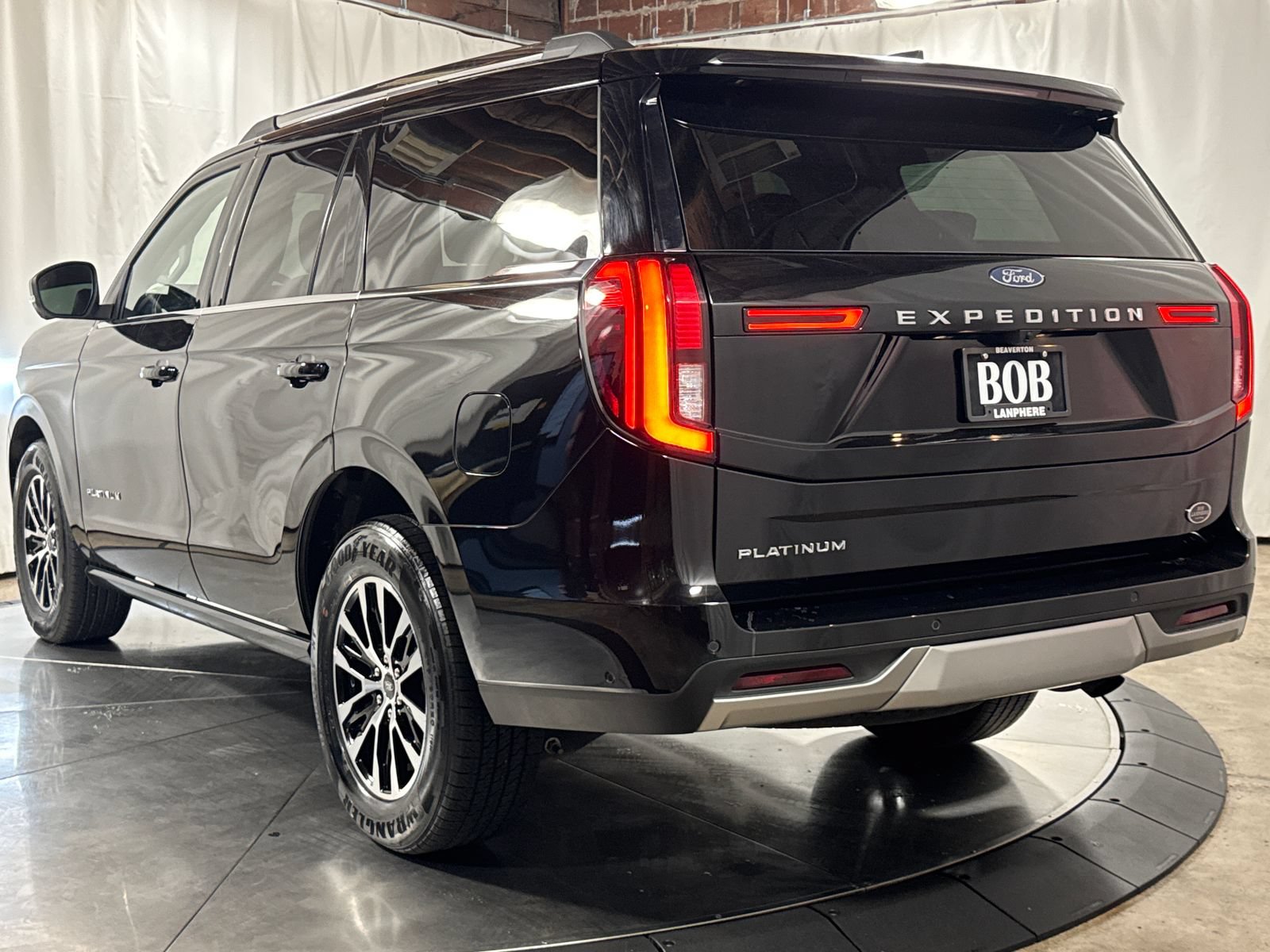 Used 2025 Ford Expedition Platinum AWD/4WD image 9
