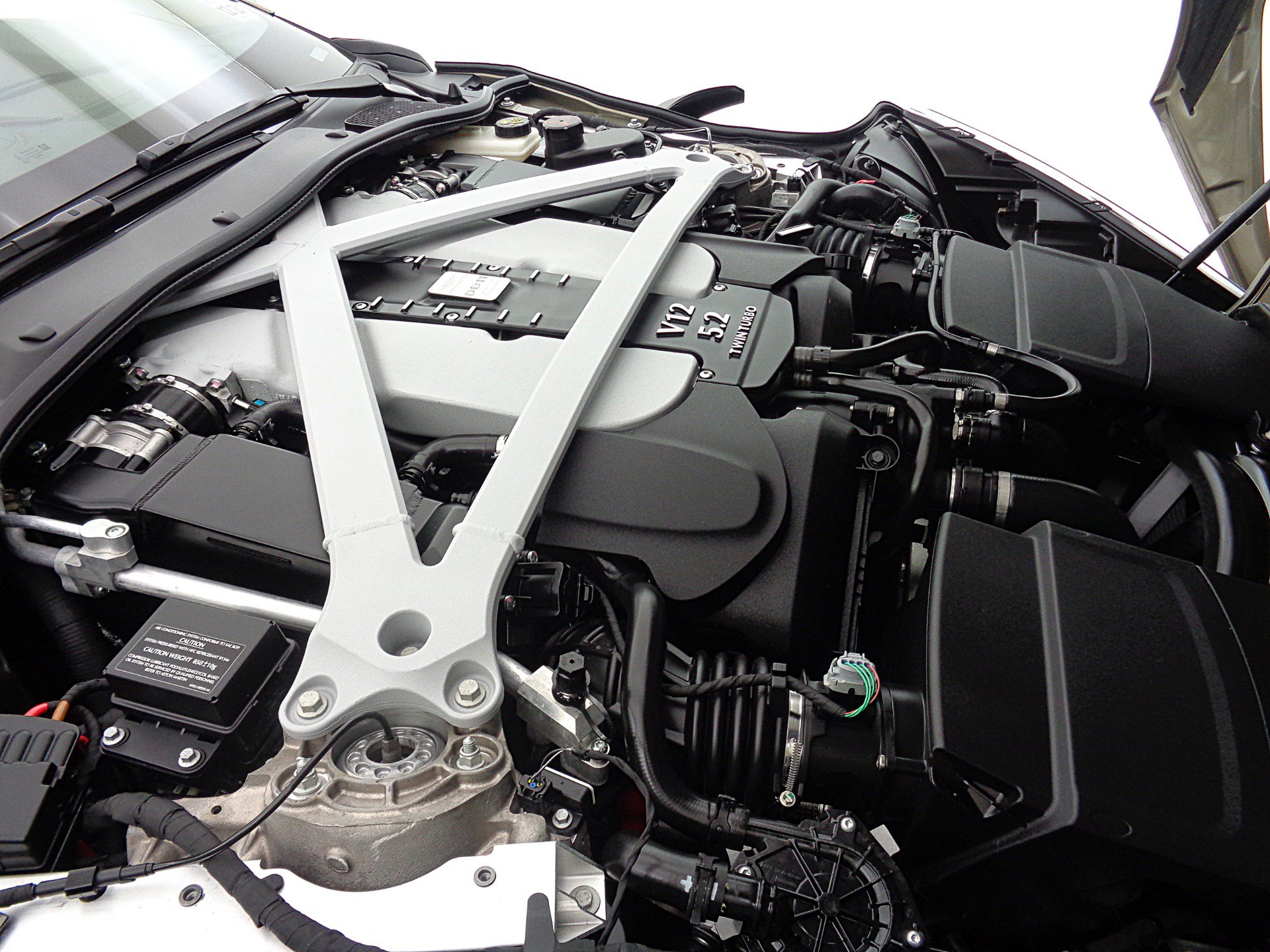 Used 2018 Aston Martin DB11 V12 image 15