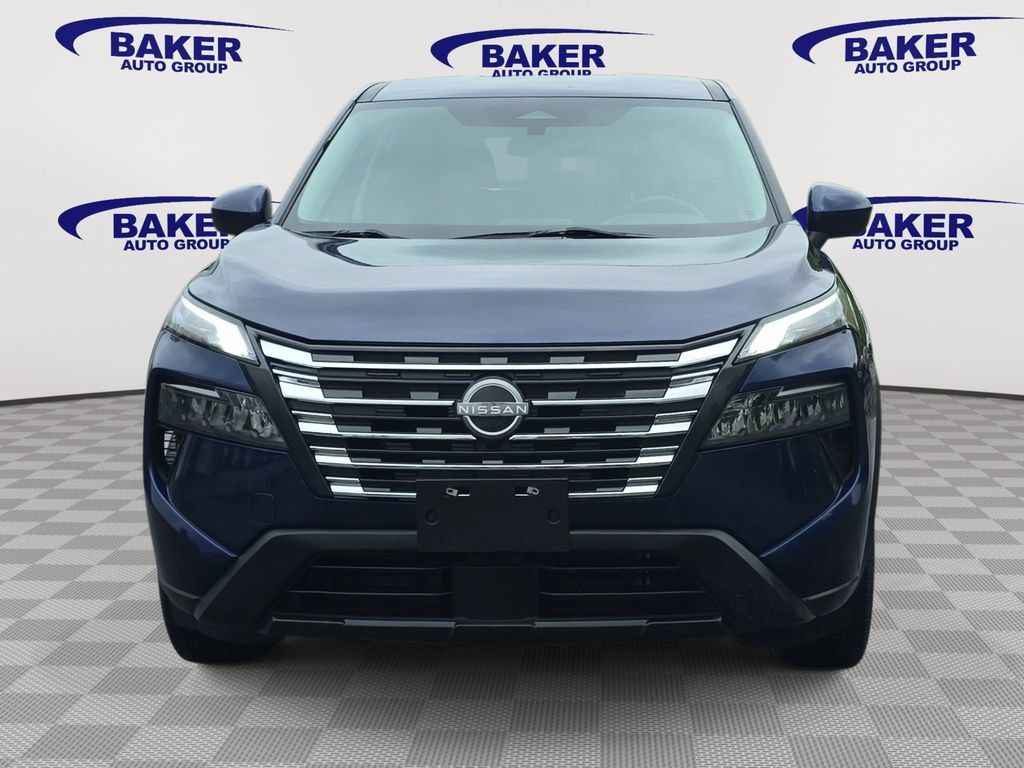 Used 2024 Nissan Rogue SV AWD/4WD image 2