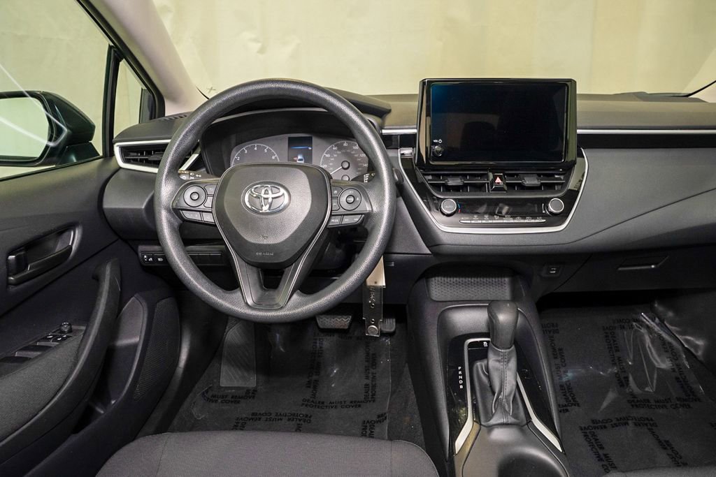 Used 2025 Toyota Corolla LE image 6