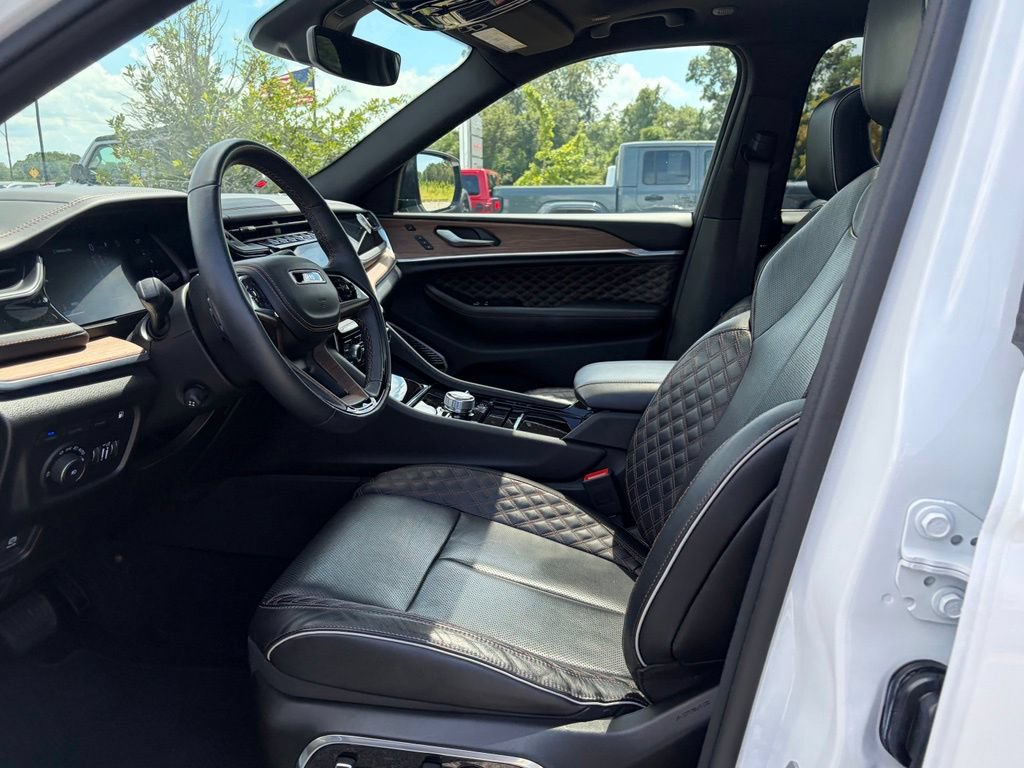 Used 2024 Jeep Grand Cherokee Summit AWD/4WD image 36