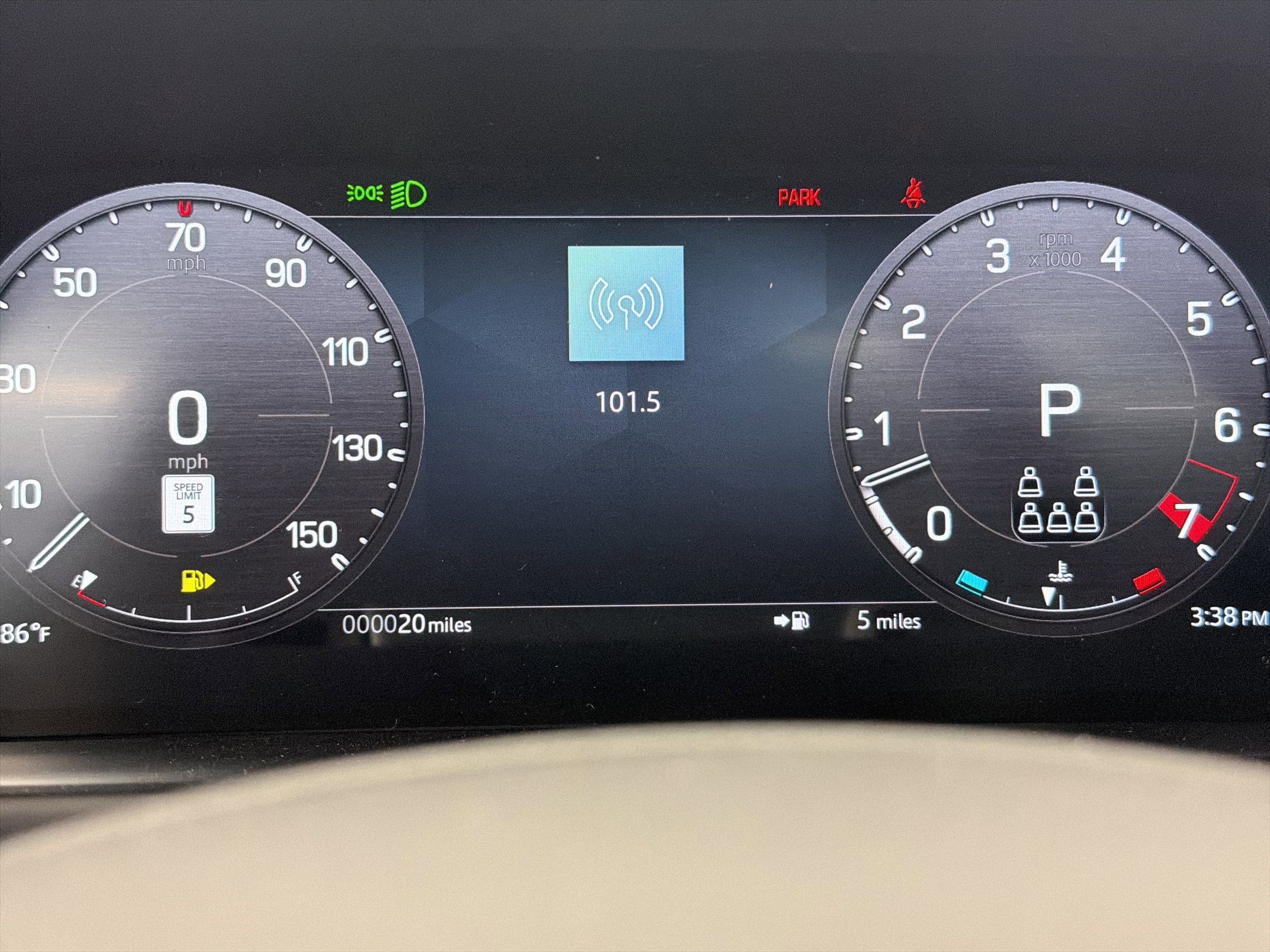 New 2026 Land Rover Defender 130 X-Dynamic SE AWD/4WD image 17