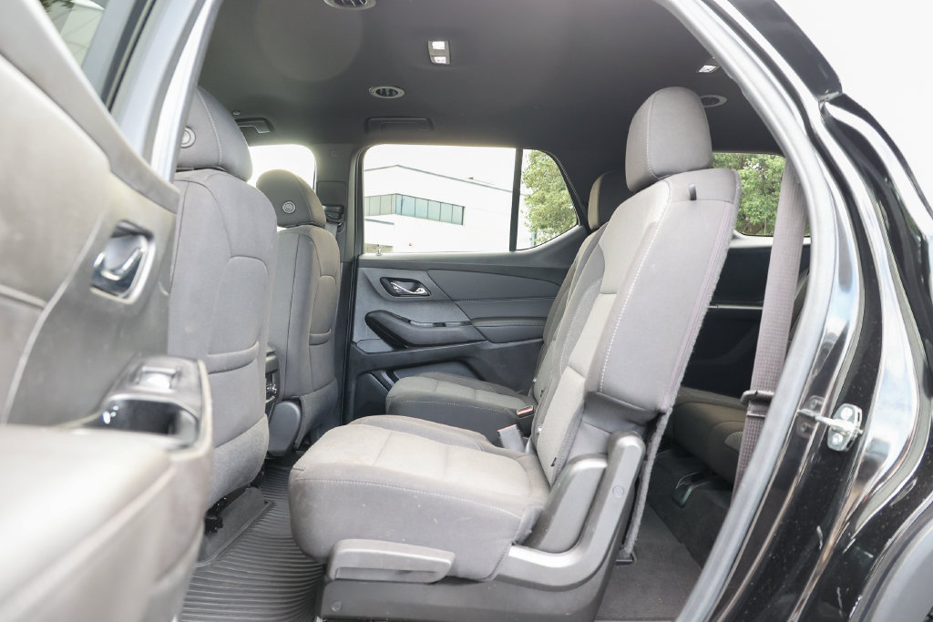 Used 2023 Chevrolet Traverse LT FWD image 39