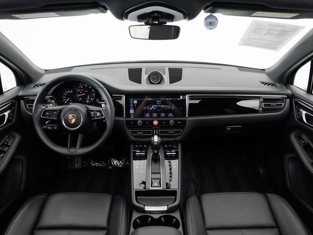 Certified 2025 Porsche Macan image 21