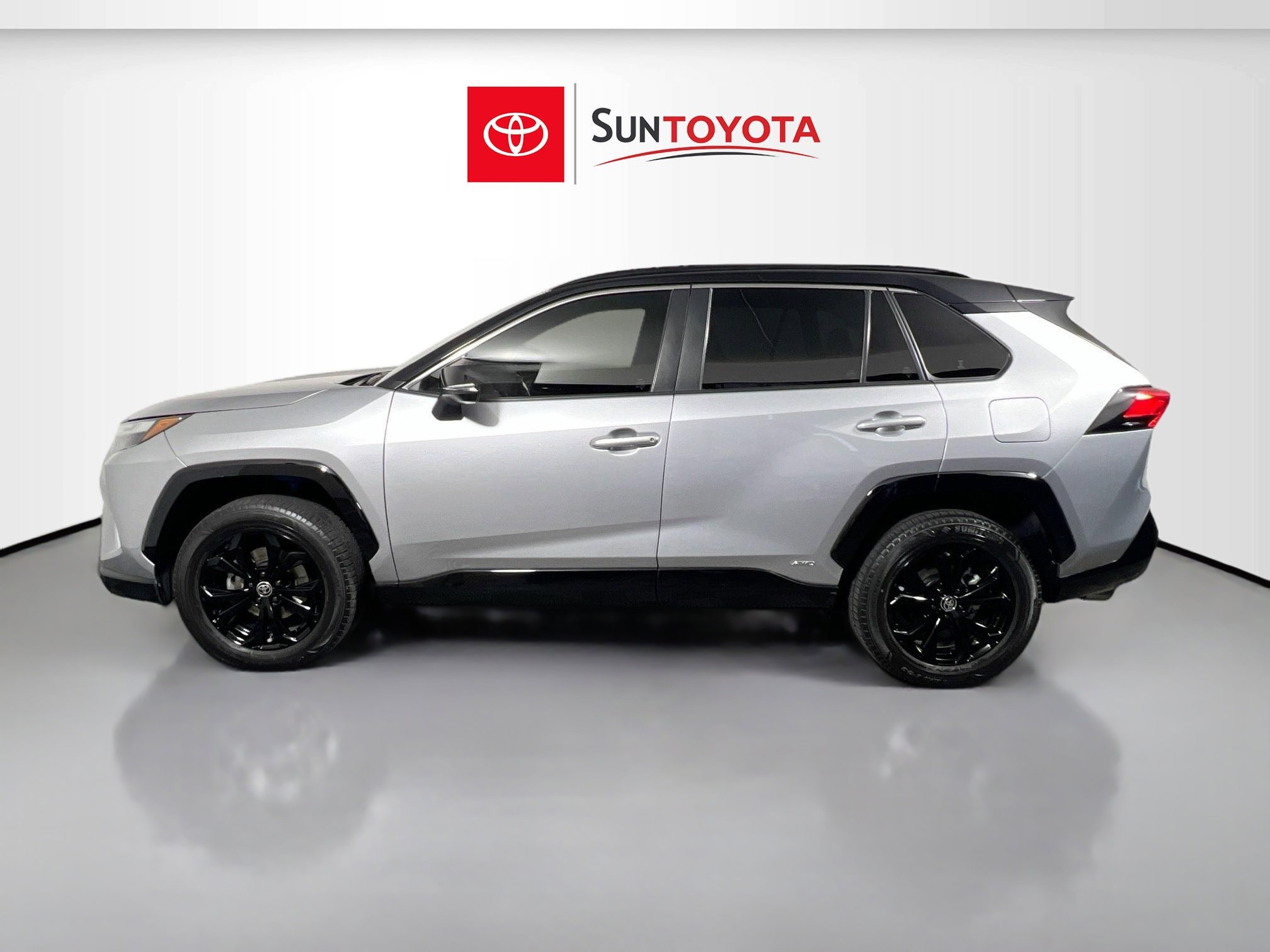 Used 2022 Toyota RAV4 XSE AWD/4WD image 7