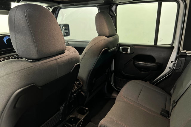 Used 2024 Jeep Wrangler Unlimited Rubicon w/ Technology Group image 19