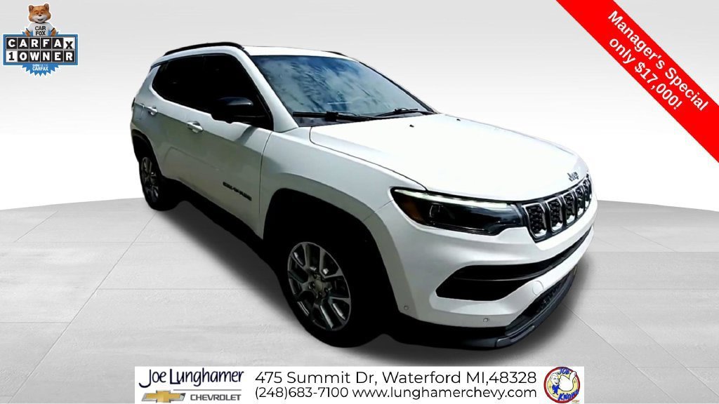Used 2024 Jeep Compass Latitude w/ Sun and Sound Group AWD/4WD image 2