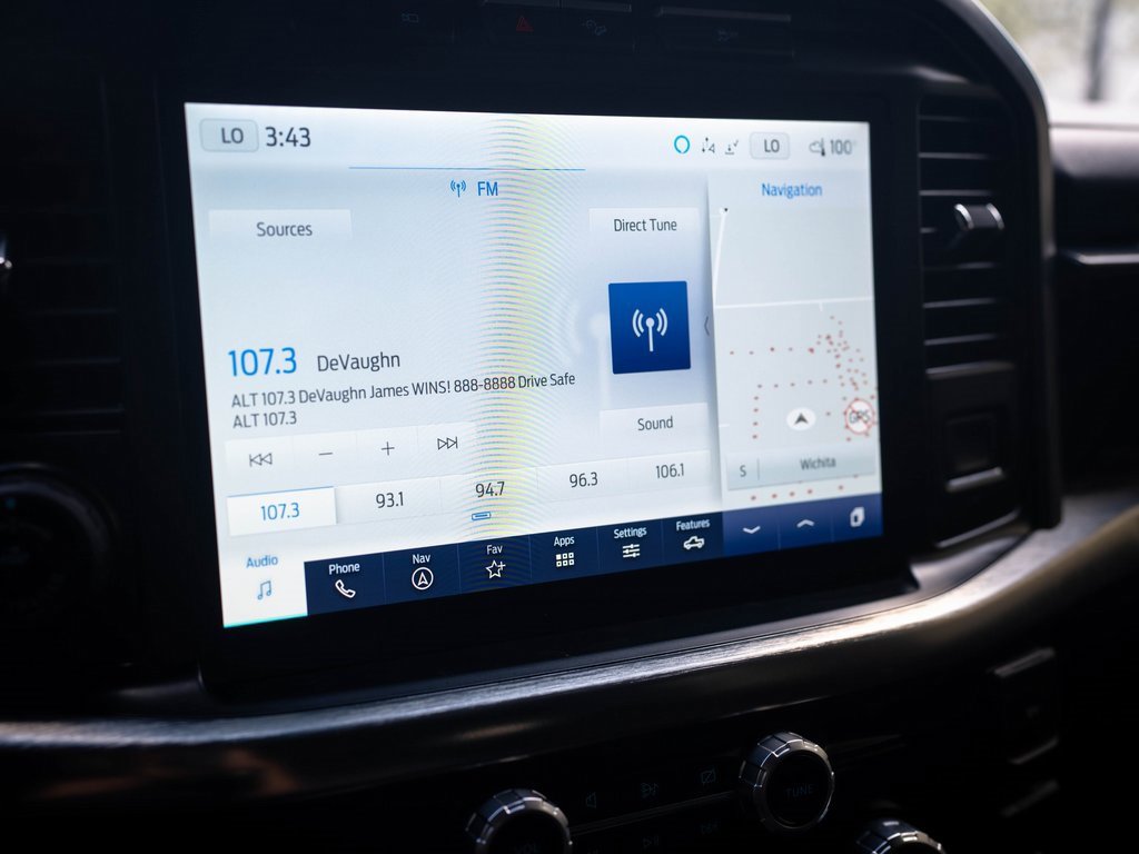 Used 2022 Ford F150 Lariat w/ Trailer Tow Package image 27