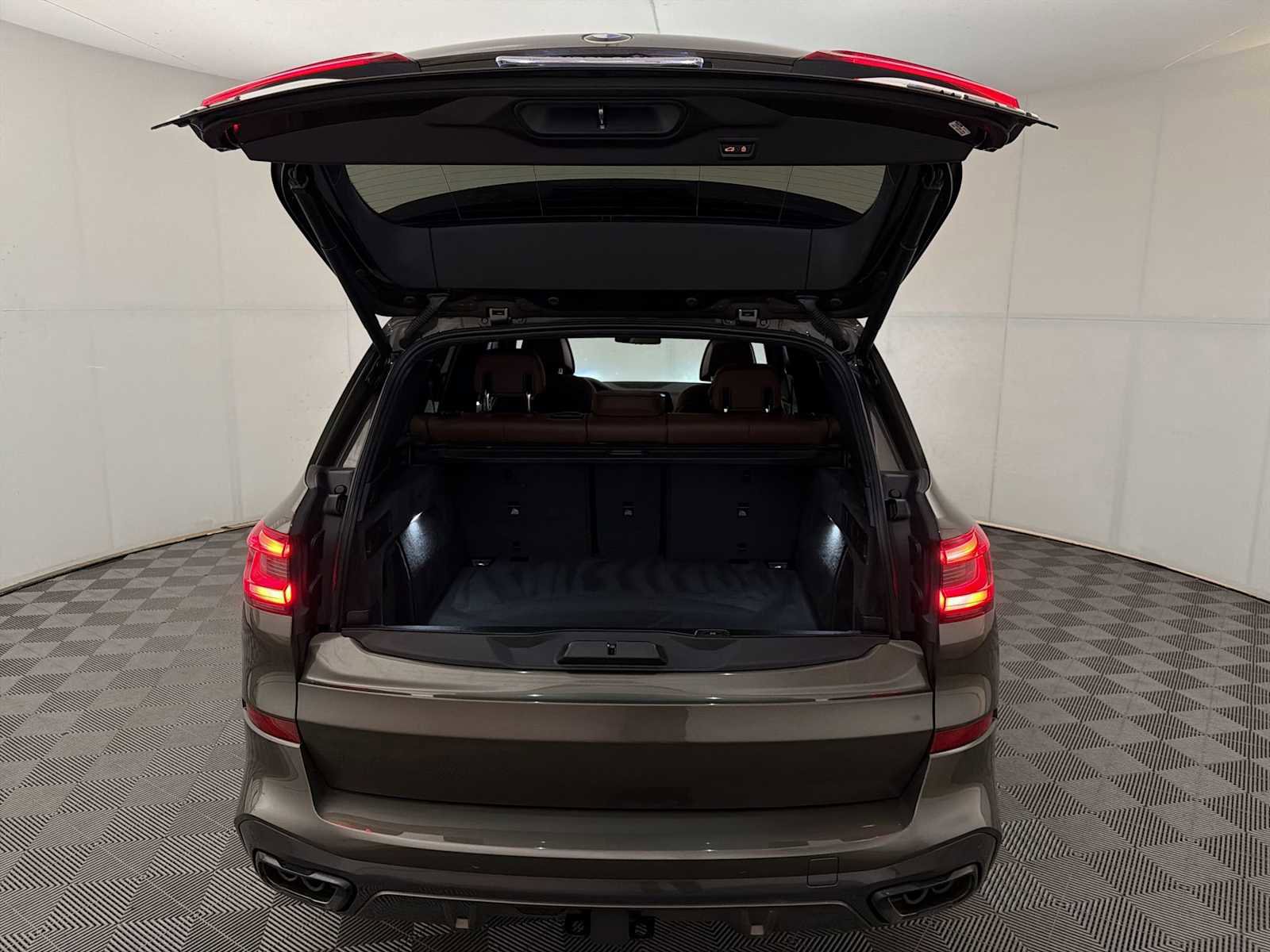 Used 2023 BMW X5 M50i w/ Parking Assistance Package image 23