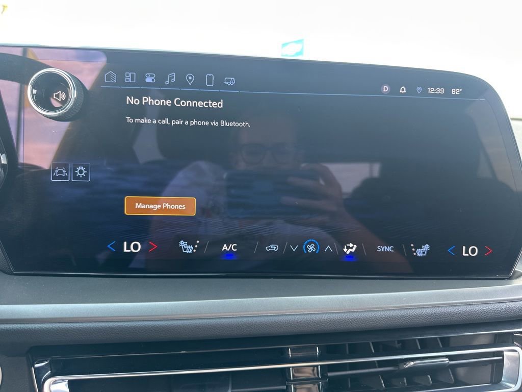 Used 2025 Chevrolet Traverse LT w/ Midnight/Sport Edition image 43