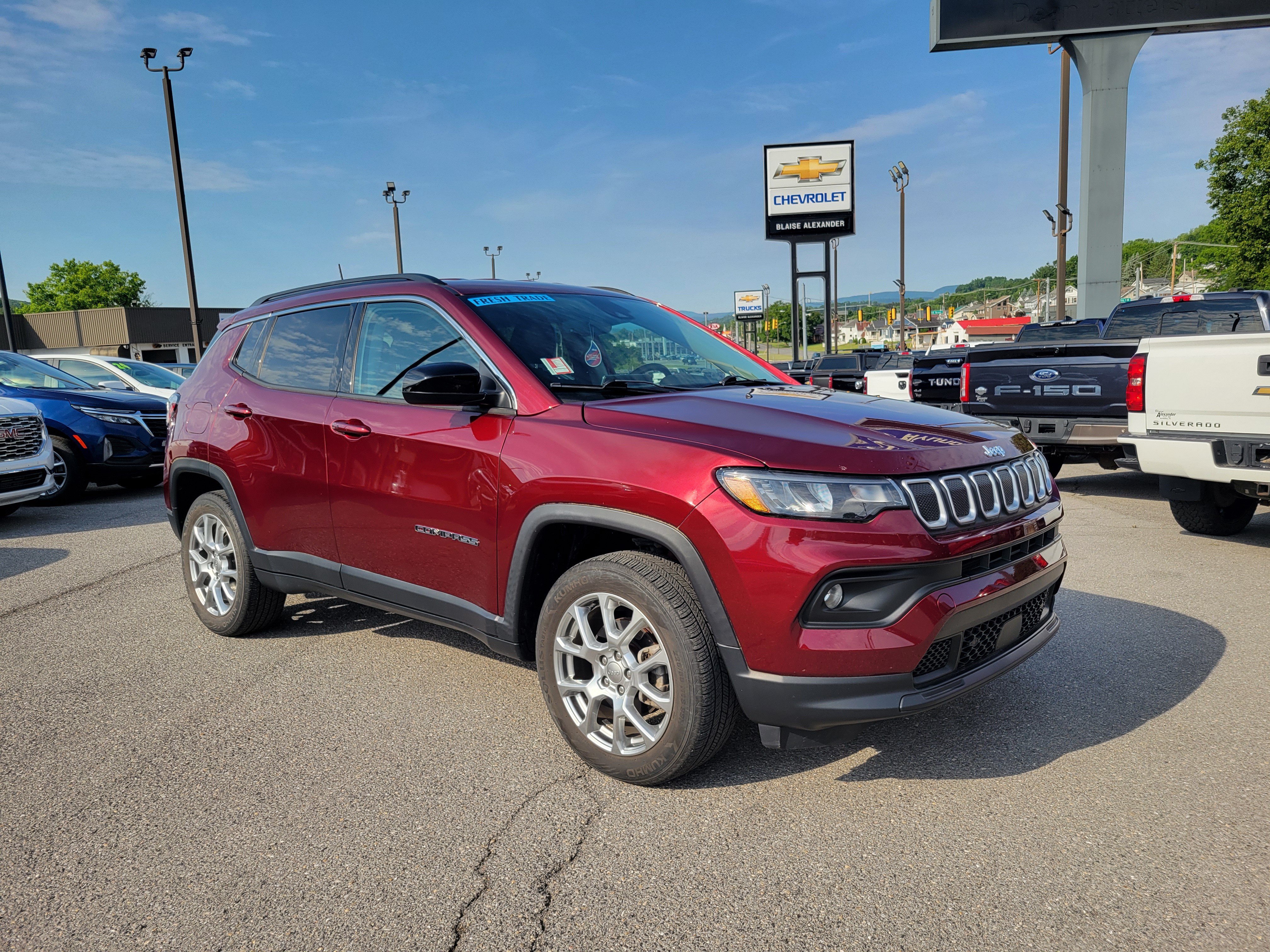 Used 2022 Jeep Compass Latitude AWD/4WD image 1