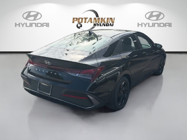 New 2026 Hyundai Elantra SEL Sport FWD image 5
