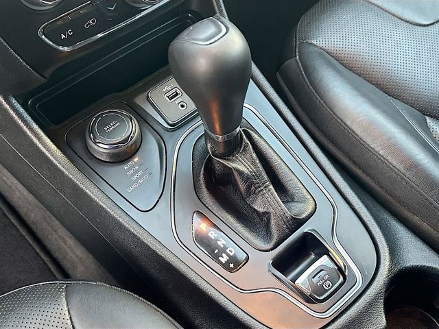 Used 2021 Jeep Cherokee Latitude Lux w/ Comfort/Convenience Group AWD/4WD image 17