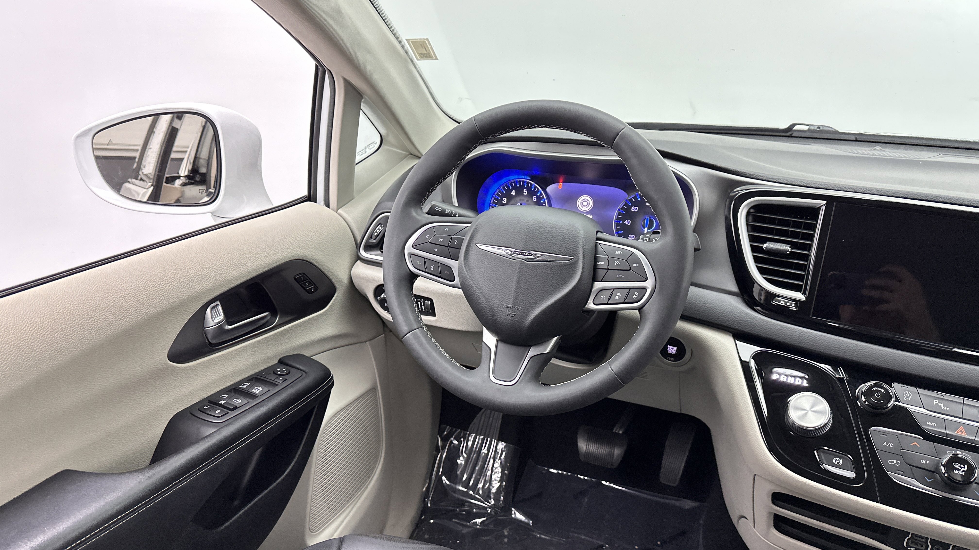 Used 2022 Chrysler Pacifica Touring-L FWD image 24